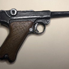 Picture of print of German luger pistol This print has been uploaded by Flatlyn