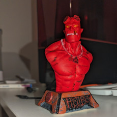 Picture of print of Hellboy bust (FREE)