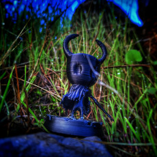 Picture of print of Epic Hollow Knight figure with a stand : The Knight