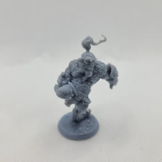 Picture of print of Jinhua, Xueren 3-Eyed Yeti Acolyte (Pre-Supported)
