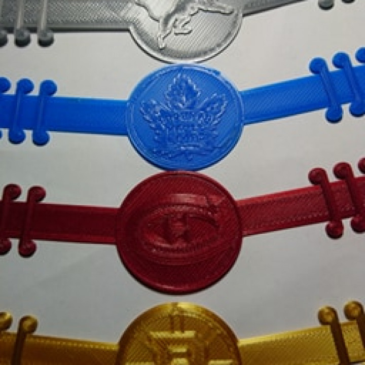 Mask Straps for Highlighting Logos