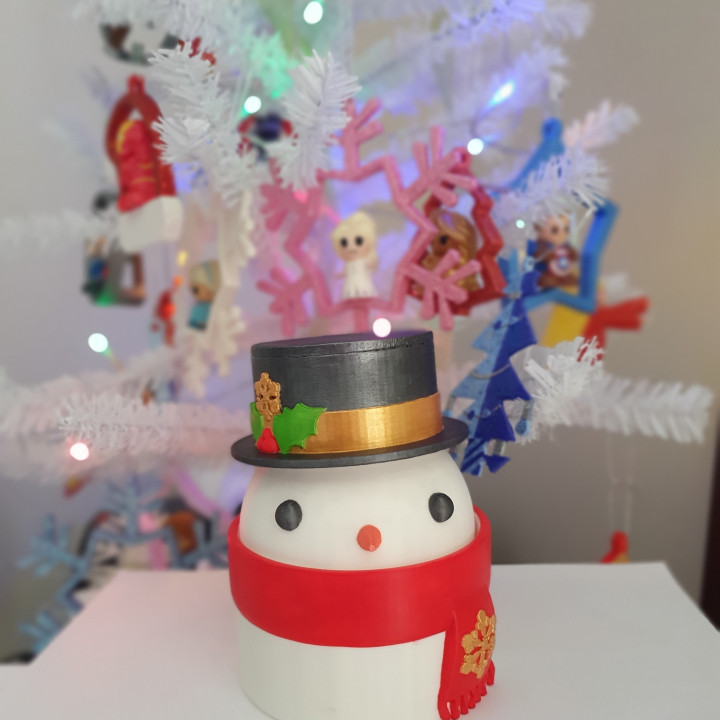 $3.00Christmas candy and snack container_ snowman