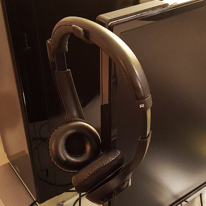 Compact Headphone Hook for Computer Monitor