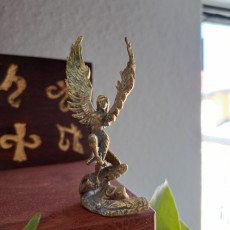 Picture of print of Harpy Miniature - pre-supported