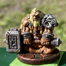 Picture of print of (0001) Male dwarf warrior with two hands hammer