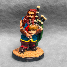 Picture of print of The Dwarf bagpiper