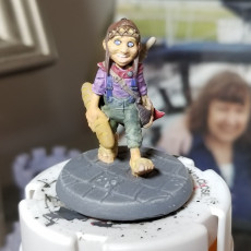 Picture of print of Halfling Baker [Pre-Supported]