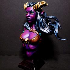 Picture of print of (Bust) Lysera, the Tiefling Druid (2 Versions)