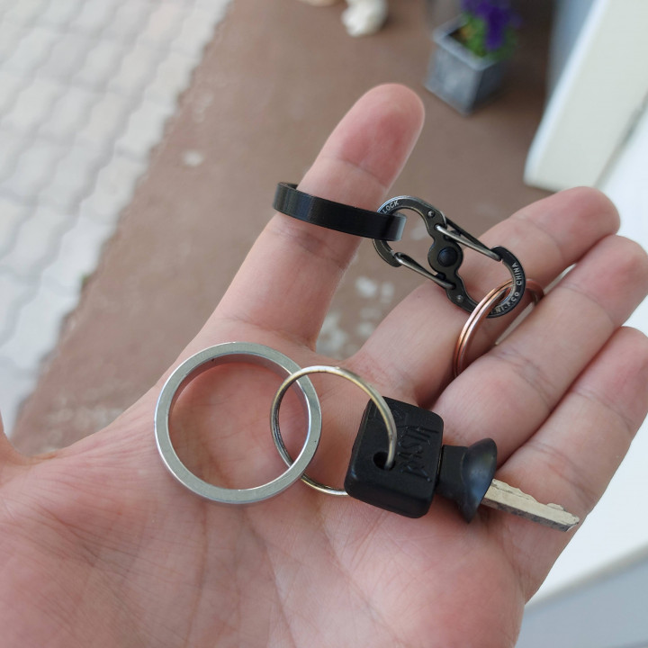 3D Printable Stupid plastic keyring ring by Lauri