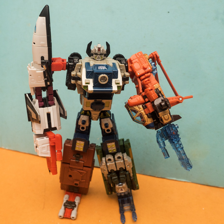 Fansproject Warcry and Flameblast combiner ports for Transformers Energon Bruticus Maximus