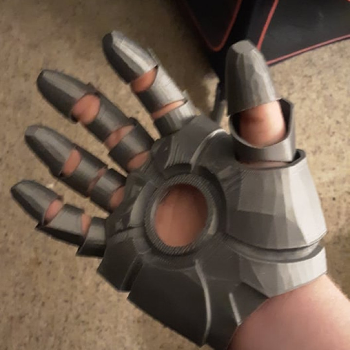 3d-printable-iron-man-gloves-by-justin-hazenstab