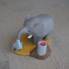 Picture of print of Elephant bath pen holder