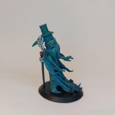 Picture of print of plague doctor ghost