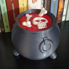 Picture of print of Skeleton Soup! (just a simple filament change for the bones!) - now includes pot of gold!