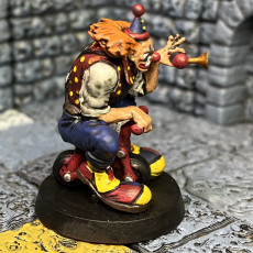 Picture of print of Tiny The Clown - Circus of horrrors - PRESUPPORTED - 32mm Scale