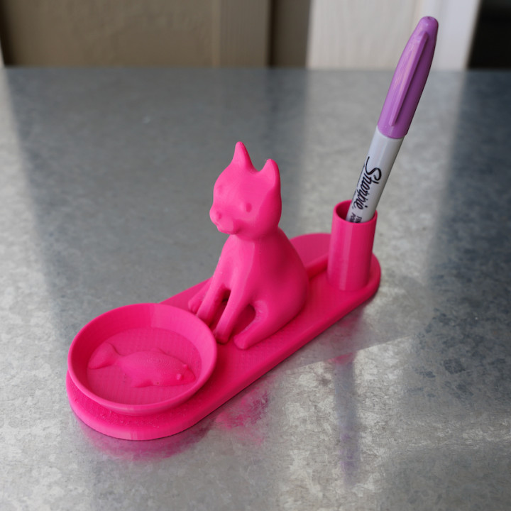 $5.00Cat and fish pen holder