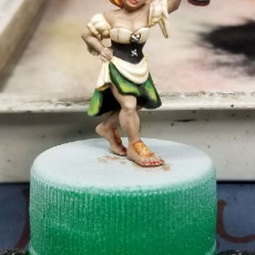 Picture of print of Nora, Halfling Barmaid [Pre-supported]