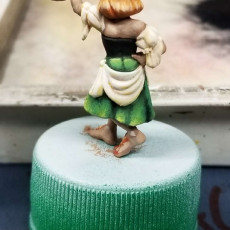 Picture of print of Nora, Halfling Barmaid [Pre-supported]