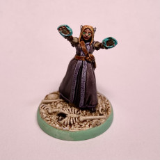 Picture of print of Dwarf Warlock - Johanna - 28/32mm and 75mm