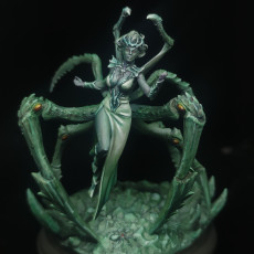 Picture of print of Spider Goddess Lerath 32mm and 75mm pre-supported