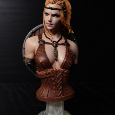 Picture of print of 2 Versions Thyra Bust